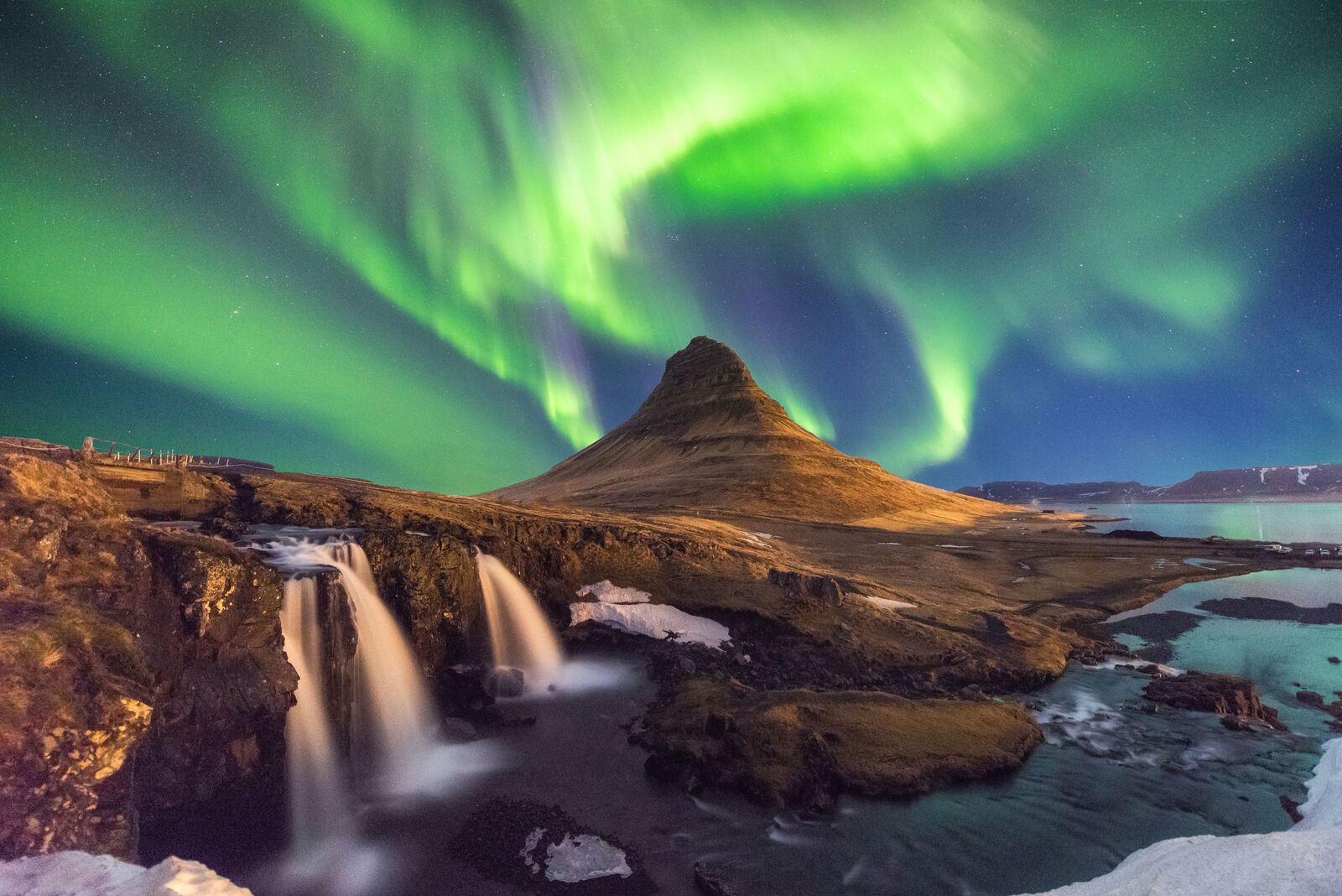 continents insolites aurores boréales Islande