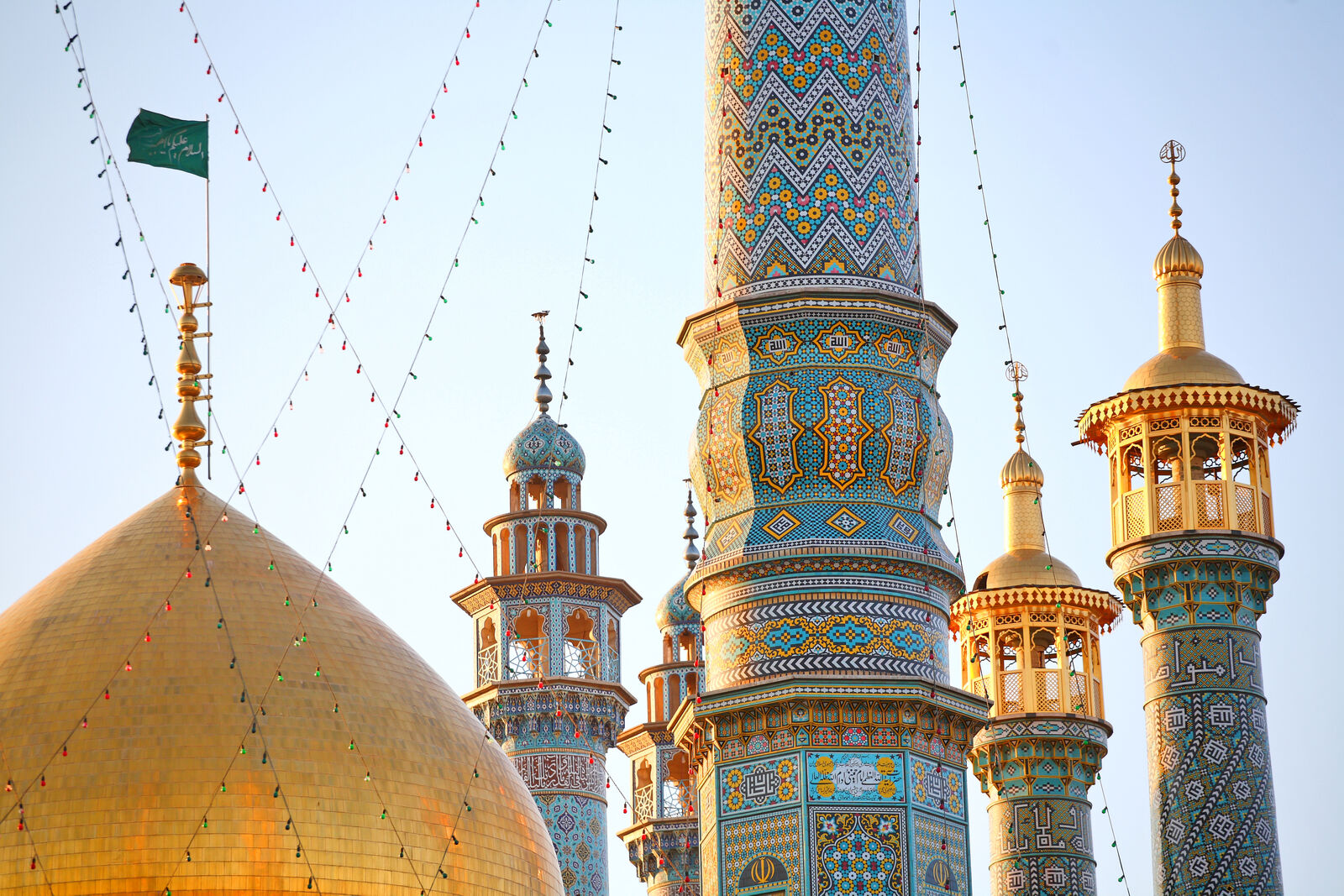 continents insolites Iran minarets