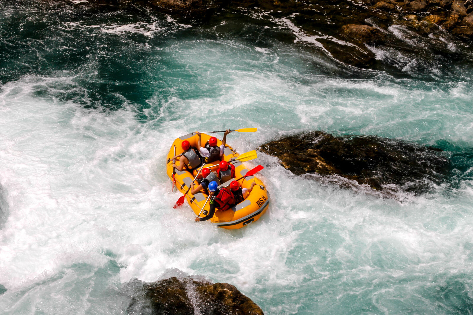 continents-insolites-canada-rafting