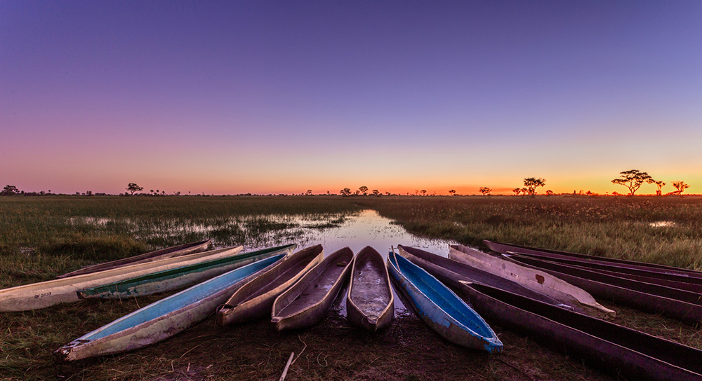 Voyage sur mesure au Botswana. Mokoro, barque traditionnelle du Botswana
