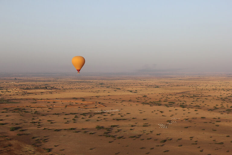 Montgolfière au-dessus du Massai Marra