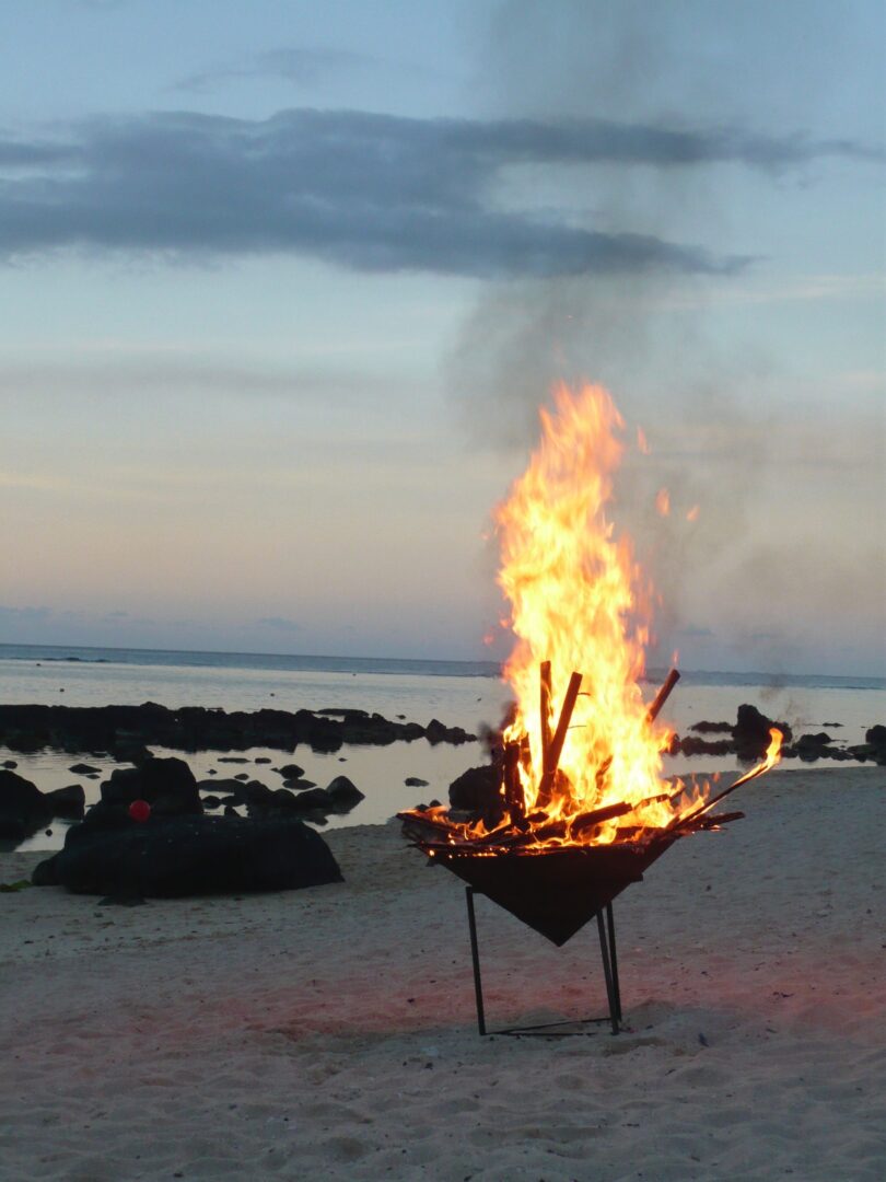 Soirée feu de camp, sega et ravanne