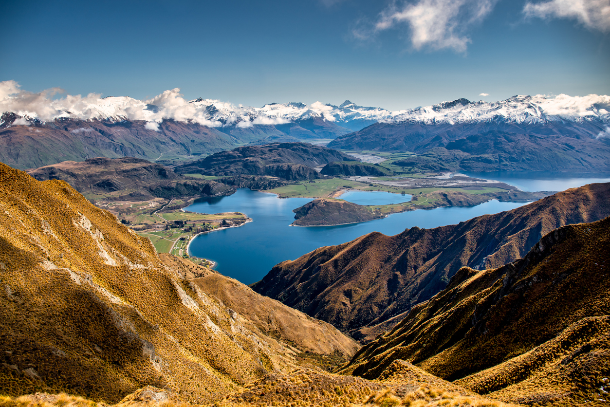 Stunning scenic views of Lake Wanaka and Aspiring national park