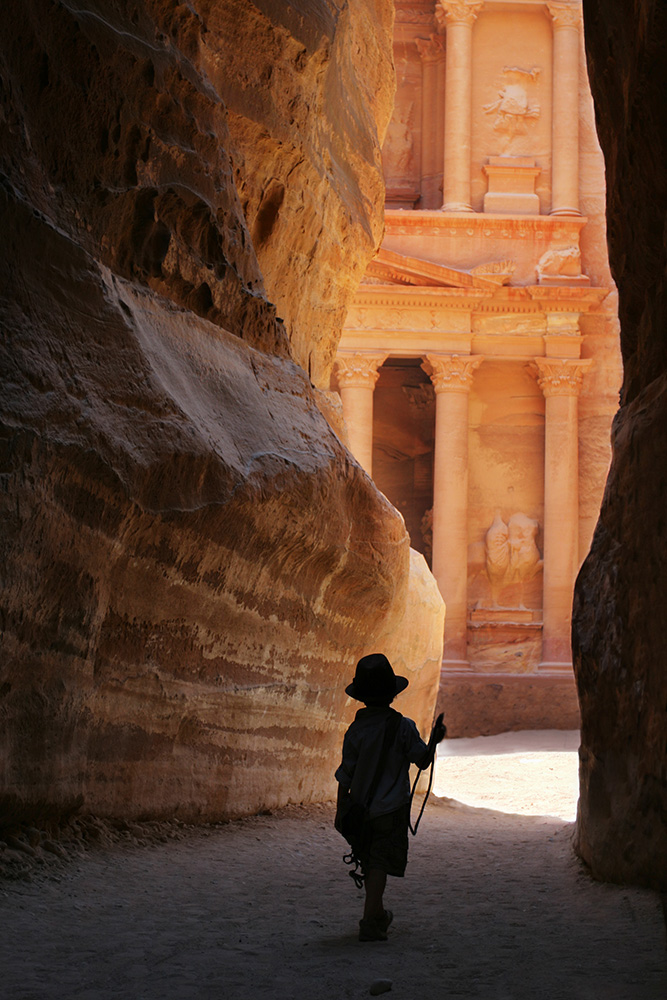 Aux côtés d'un guide à Petra