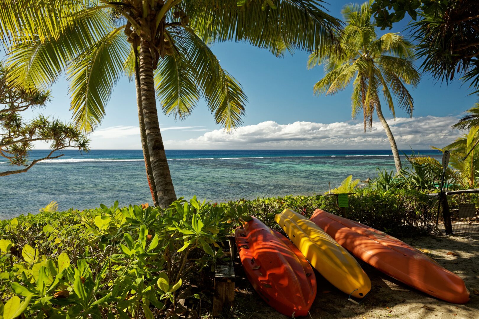 Pagayer et plonger dans les eaux à l’île de Pâques