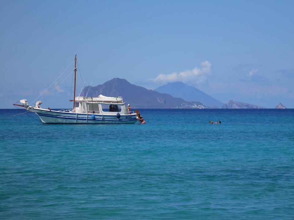 Journée en bateau traditionnel autour de Vulcano