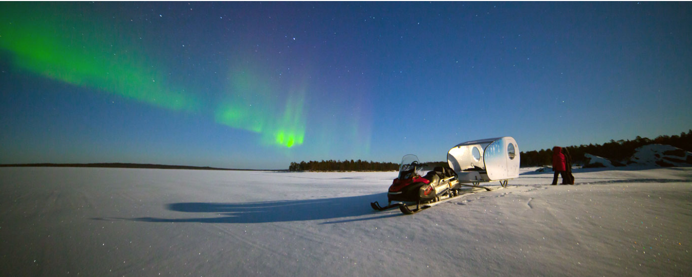 Aurores boréales en luge vitrée