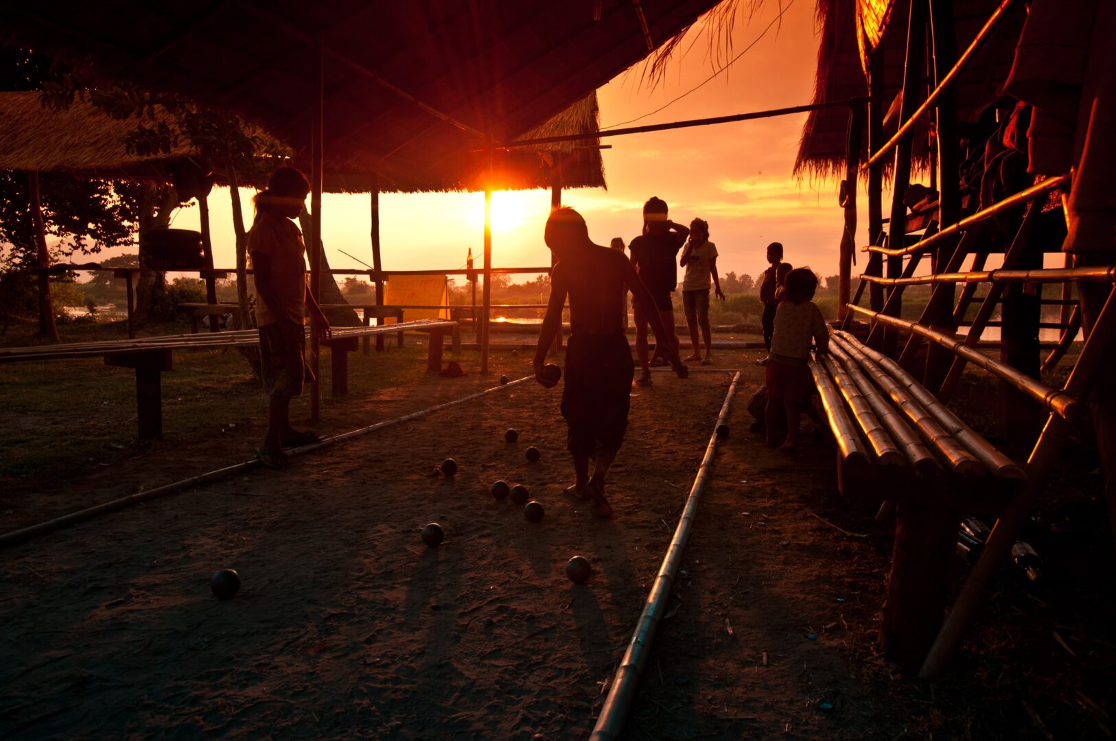 Une partie de pétanque à Vientiane
