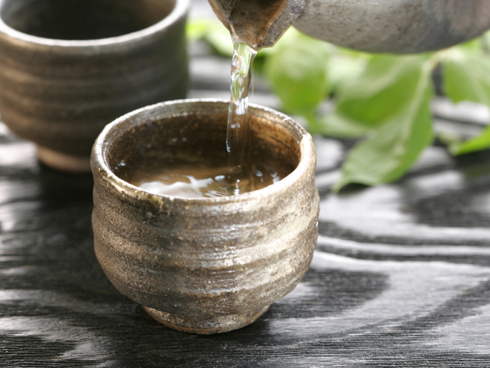 Dégustation de saké dans une distillerie