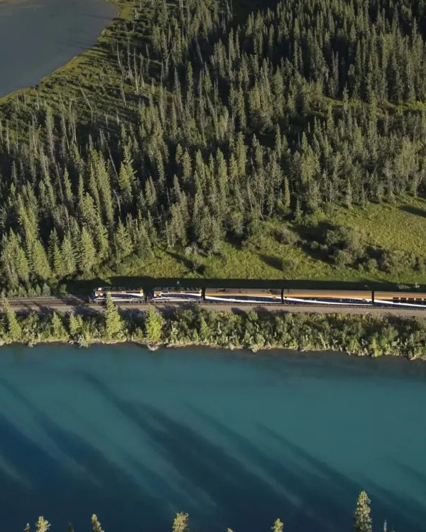 A bord du train rocky mountaineer lors d'un voyage au Canada