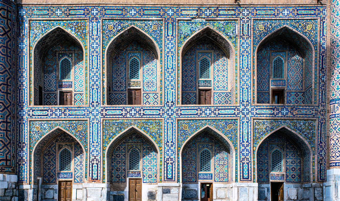 Façade extérieure de la madrasa Registan. Samarcande, Ouzbékistan