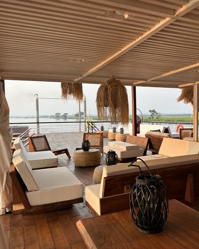 Princesse Ngualessa bateau exploration au Congo en croisière Ducret Expeditions avec Continents Insolites