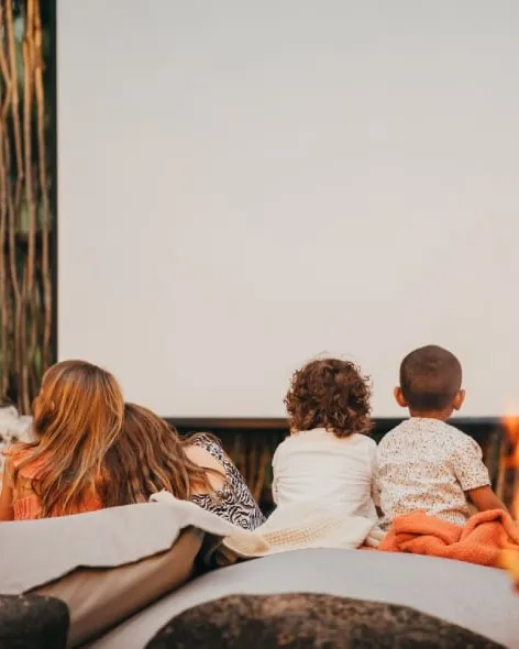 continentsinso-6918c68329349-Timomo movie nights