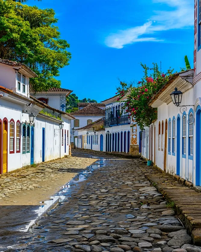 continentsinso-6918c91ff3525-jour10-paraty-bresil-continents-insolites-istock