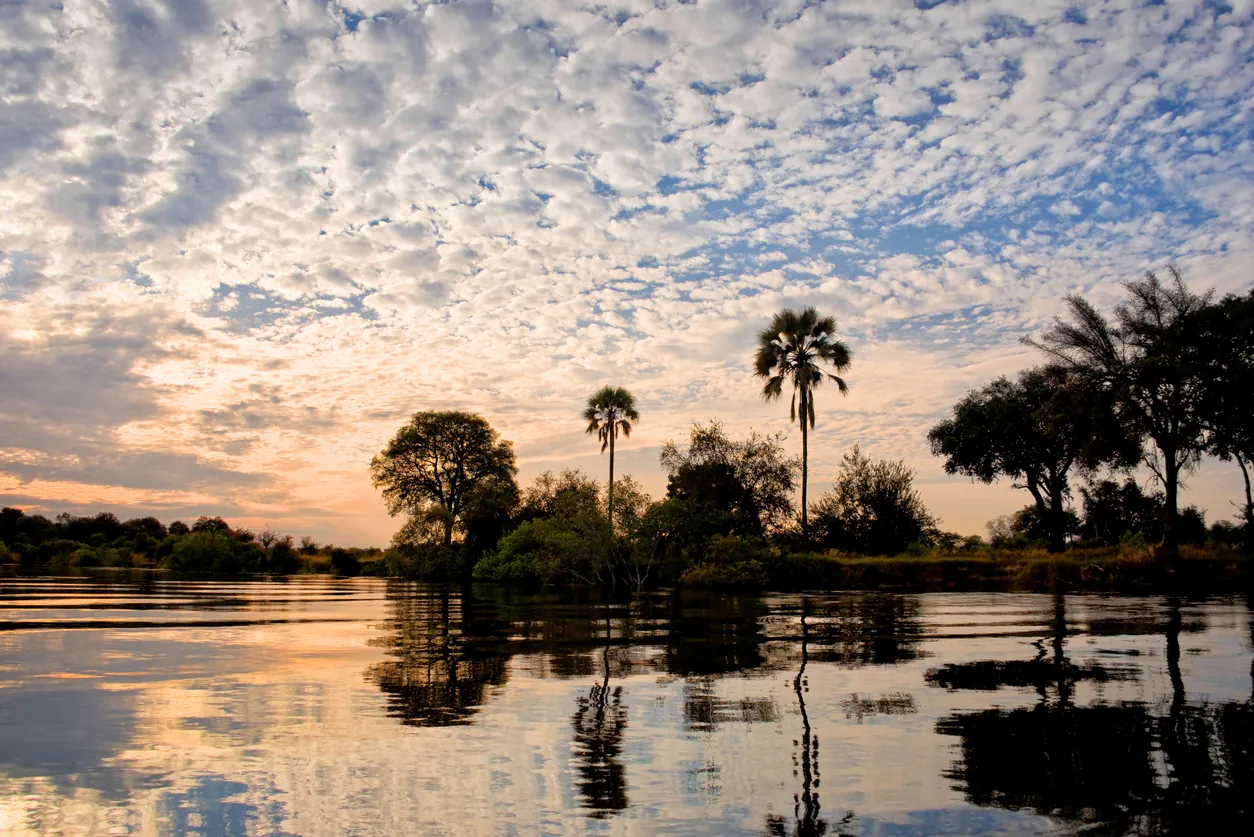 Rivière Zambeze au coucher du soleil, Zambie avec Continents Insolites