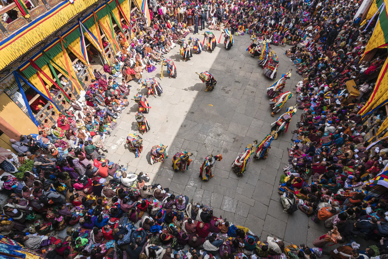 Immersion dans le festival Tsechu