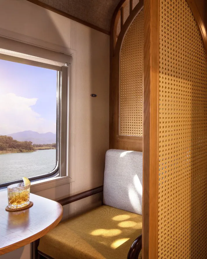 A bord du train Vietage by Anantara lors d'un voyage au Vietnam avec Continents Insolites