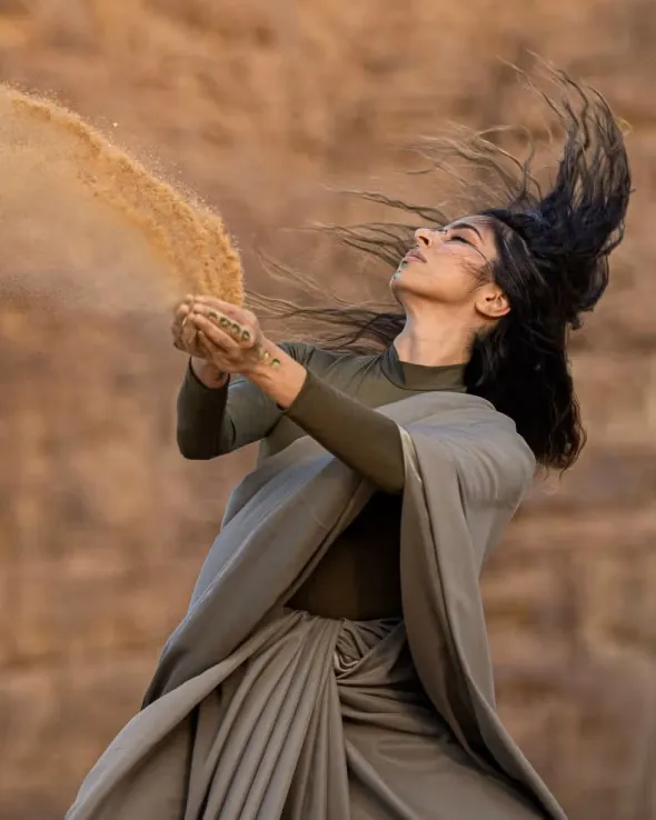 Gros plan sur un artiste lors du festival Alula Arts en Arabie Saoudite