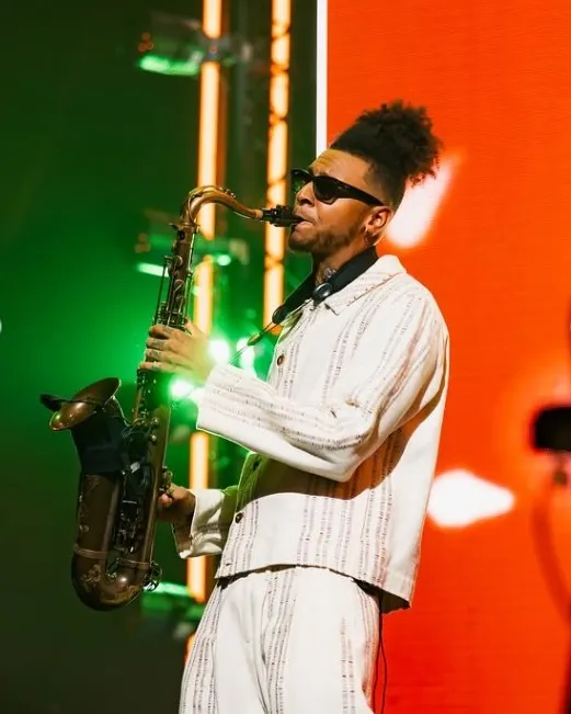 Joueur de saxophone au festival de Jazz de Cape Town en Afrique du Sud