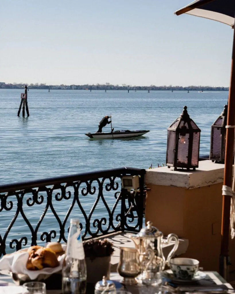 Voyage à bord du Venice Simplon-Orient-Express : une échappée entre art du voyage et Biennale de Venise