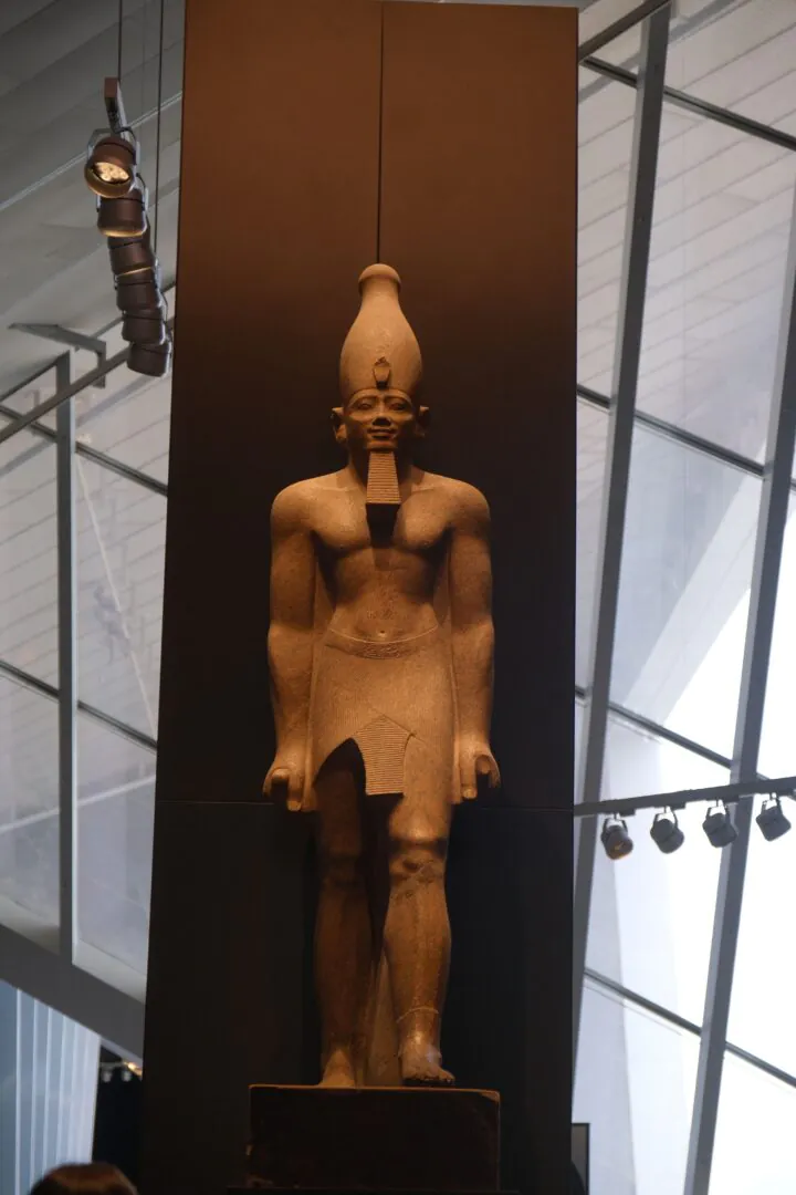 Gizeh – Grand Musée Égyptien en nocturne