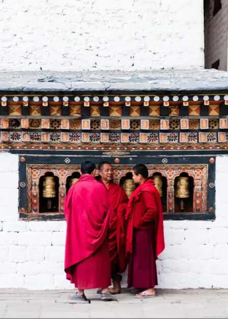 Moines bouddhistes au Monastere-Chimi-Bhoutan i