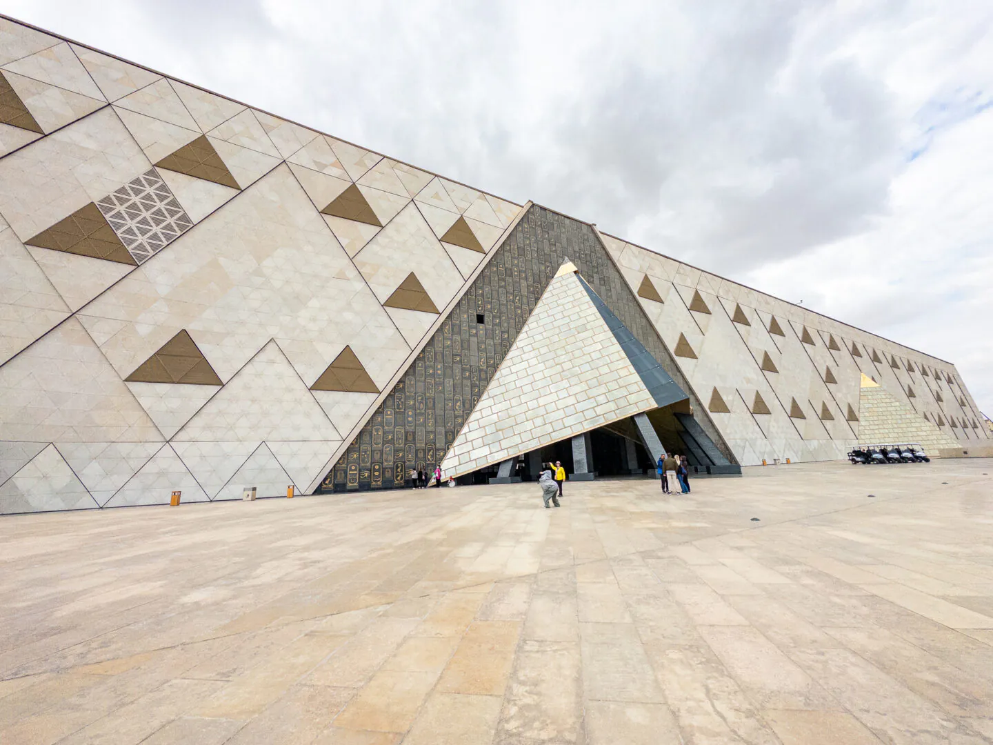 Une nuit au Grand Musée égyptien